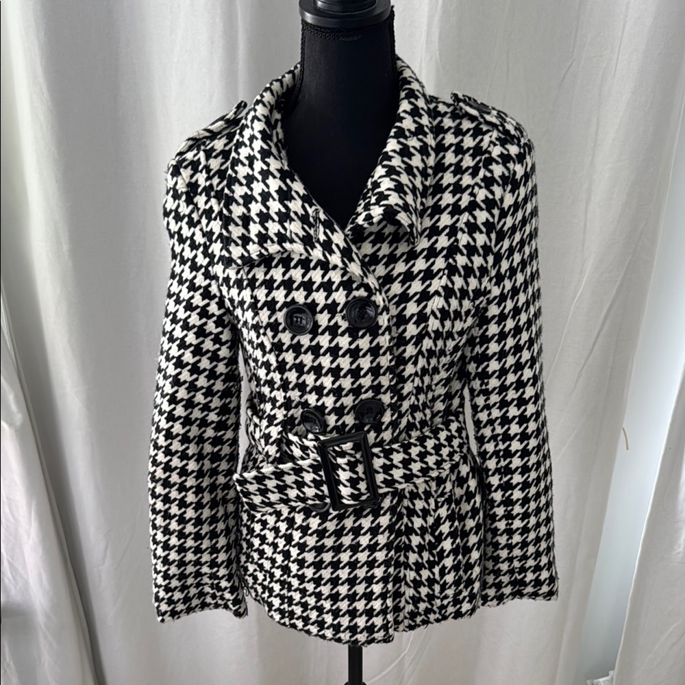 Stylish Black and White Houndstooth Women's Coat